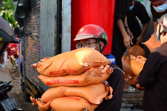 Continuing to support people in need in the Covid-19 pandemic of Hoang Phap Pagoda (series 4)